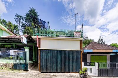 OYO Life 90879 Ara Predator Funpark