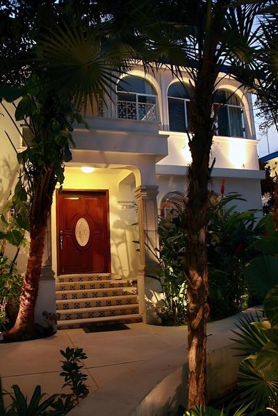 Tropical Casablanca Party Zone