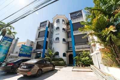 RedDoorz Plus @ Aguirre Avenue BF Homes