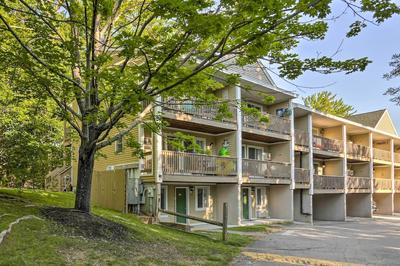 Lake Getaway: Walk Across Street to Private Beach!