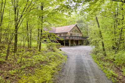 Half Moon by Avantstay 4BR Cabin w/ Large Deck & Yard w/ Patio & Outdoor Dining