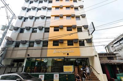 RedDoorz Plus @ Poblacion Makati