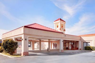 Super 8 by Wyndham Plainview
