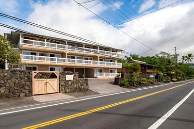 Kona Seaspray, a hotel in Kailua-Kona, Hawaii