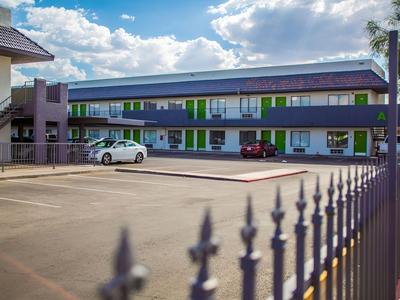 Siegel Slots and Suites