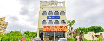 Fabhotel Lali Palace