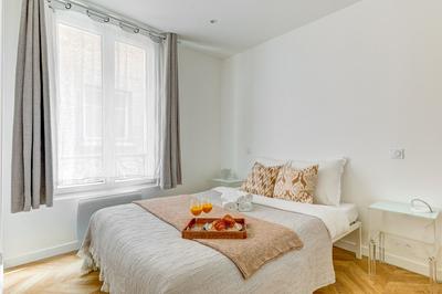 Bright 1BR Near Seine & Eiffel Tower
