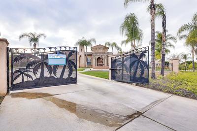10 Mi to Dtwn: Riverside Triplex w/ Pool