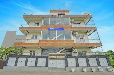 Fabhotel Shubh Palace