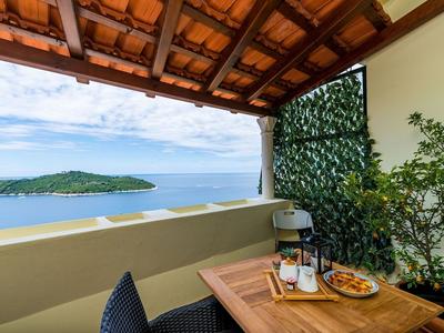 Apartment Reale - One Bedroom Apartment With Balcony and Sea View