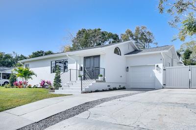 Lakeland Retreat: Private Heated Pool & Yard Games