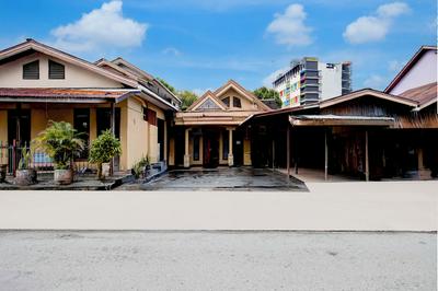 Hotel O Balikpapan near Taman Beruang Madu formerly Palm Cafe Inn