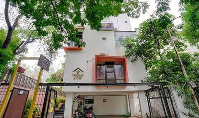 Fabhotel The Red Panda