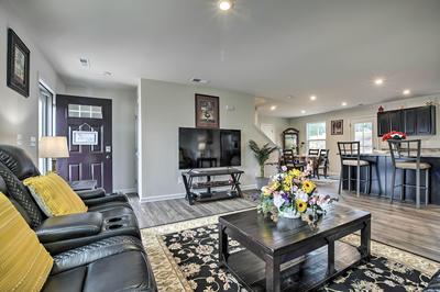 9 Mi to Duke University: Spacious Home w/ Yard!