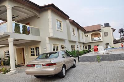 Topaz Luxury Suites & Apartments