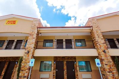 Palace Inn and Suites - Willowbrook Mall