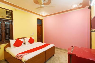 OYO 49985 Singh Hotel
