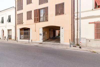 Airport & Station Flat - Private Parking