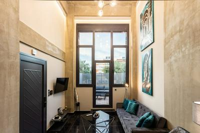 Ventiri Lofts - Luxury Duplex w Private Garden