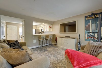 Near Airport & Interstate: Houston Area Townhome