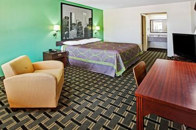 Super 8 by Wyndham Baytown / I-10