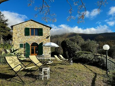 Panoramic Rural House With Garden