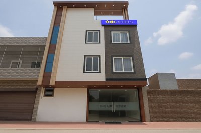 Fabhotel Shri Ram Retreat