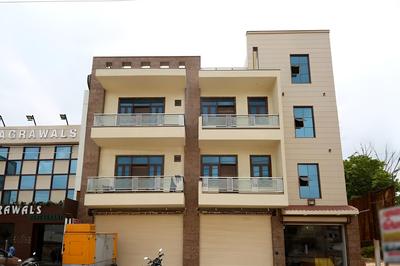Goroomgo Pushpa Palace Mathura