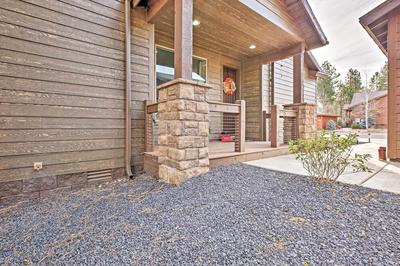 Chic Show Low Townhome w/ Bbq: Dogs Welcome!