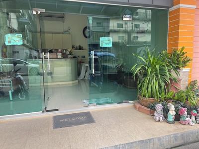 Miracle Moon Resident