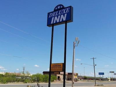 Deluxe Inn Motel