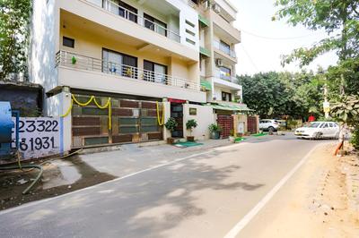 FabHotel Novel Suites