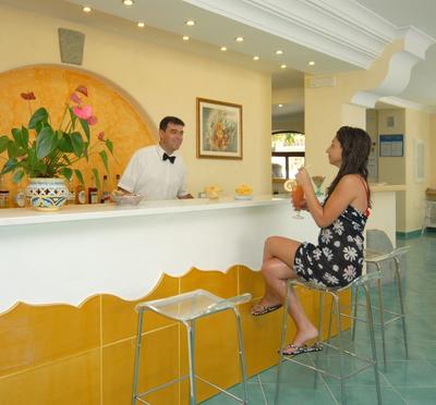"room in B&B - Ischia, Forio With a Breathtaking View, Above the Poseidon Gardens for 5 People"