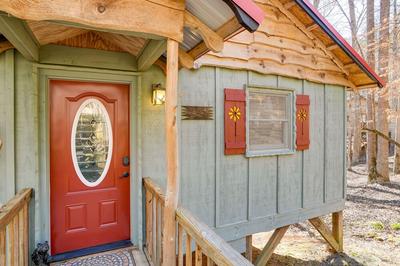 Secluded Family Retreat in Dahlonega w/ Hot Tub!