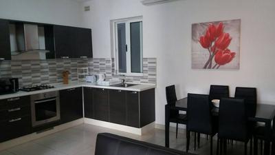 University Heights 2-bedroom Cosy Apartment