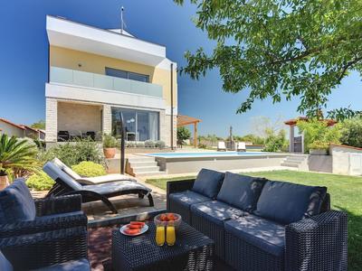 Villa in Peroj With Pool Near Barbariga Beach