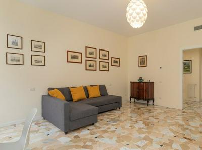 JOIVY Modern 2bed flat with balcony, 250m from M5 Foppa and M2 Sant'Agostino
