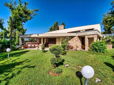 Experience the Luxurious Life at Villa Naoumi
