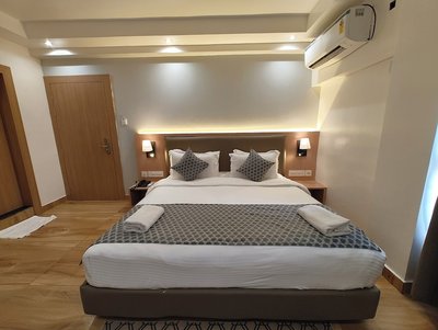 Lucknow Hotel P-R-I-S-H-A Stay