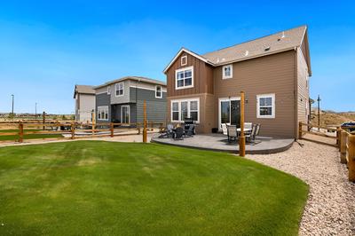 New Build W/ Great Backyard & Lake Access!