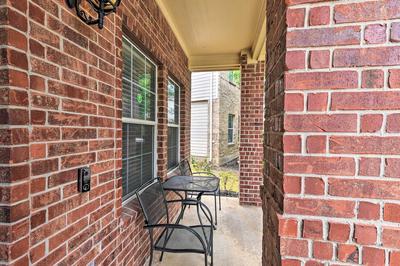 Spacious & Central Katy Retreat: 27 Mi to Houston!