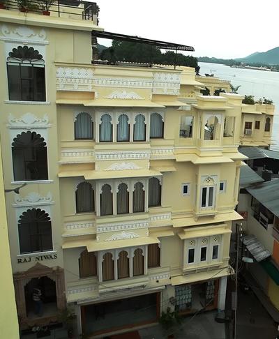 Hotel Raj Niwas