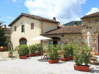 Idyllic Tuscan Hideaway With Pool and spa