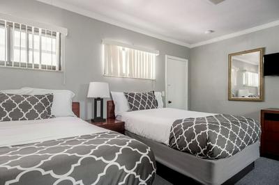 Warm Private Room in Detroit for Up to 4 w/ Wifi