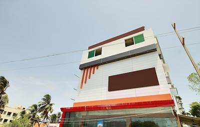 OYO 15948 Hotel Srees