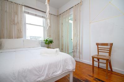 The High Tide Studio #1 Studio Bedroom Hotel Room by Redawning