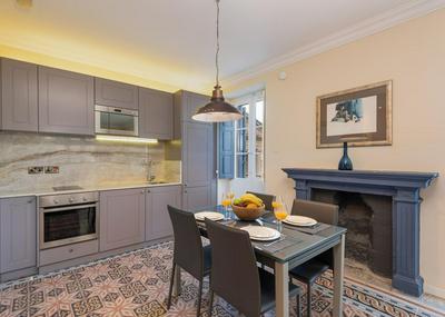 Boutique Style 1BR Apartment- Square Sea View