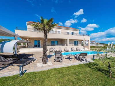Villa With Private Heated Pool