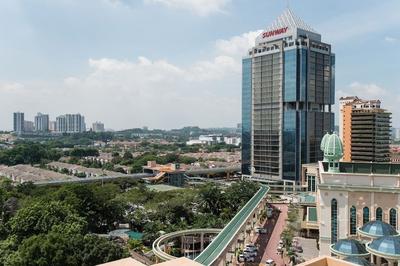 W Studio Resort Suites at Pyramid Tower