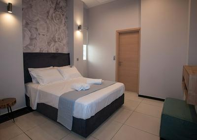 Sia s Retreat 1 in Nea Smirni